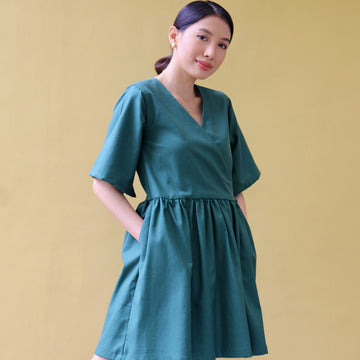 The Relaxed Wrap Dress Emerald