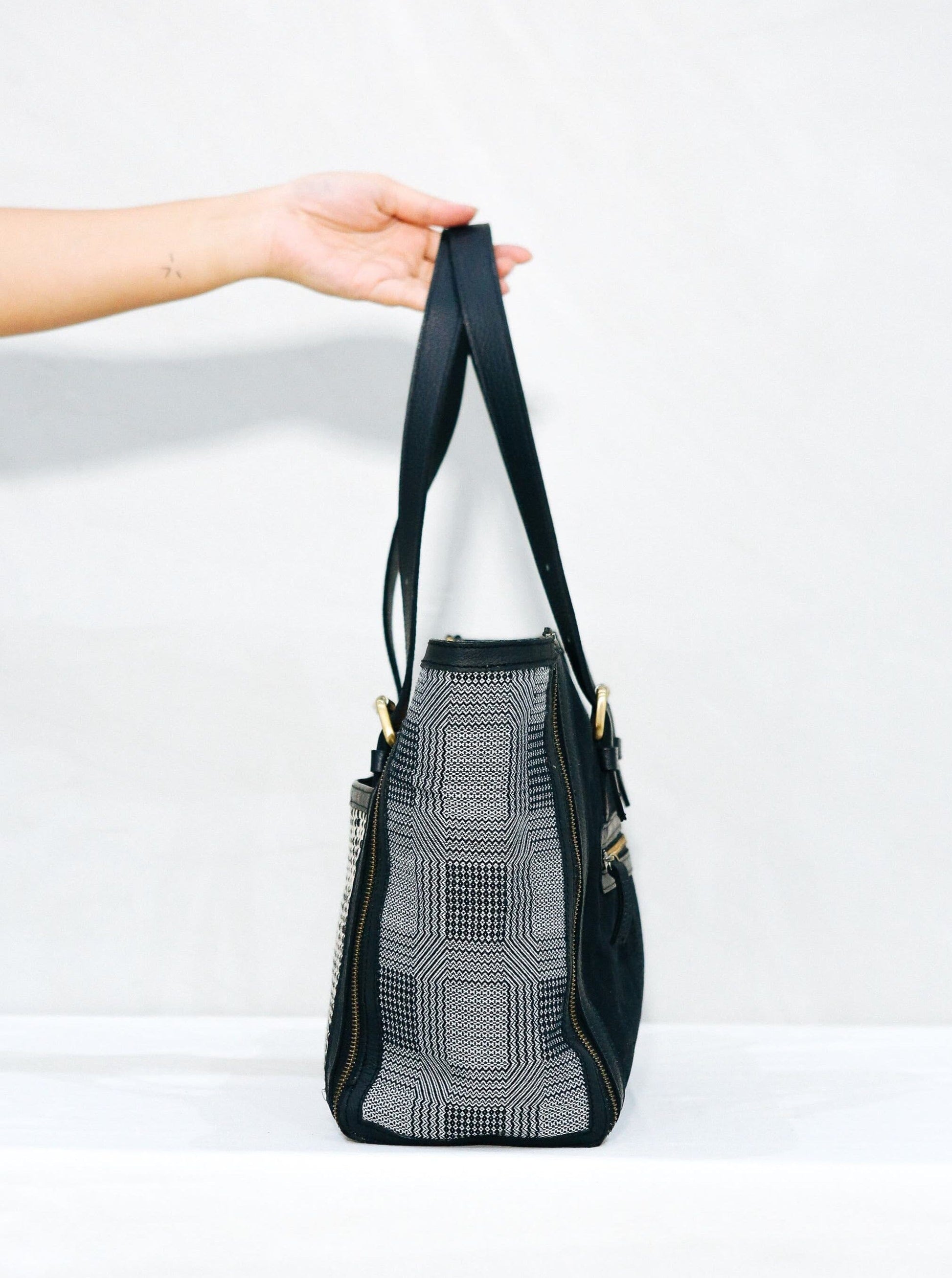 [R2R x DoiTung] Two-Way Tote Fashion Rags2Riches