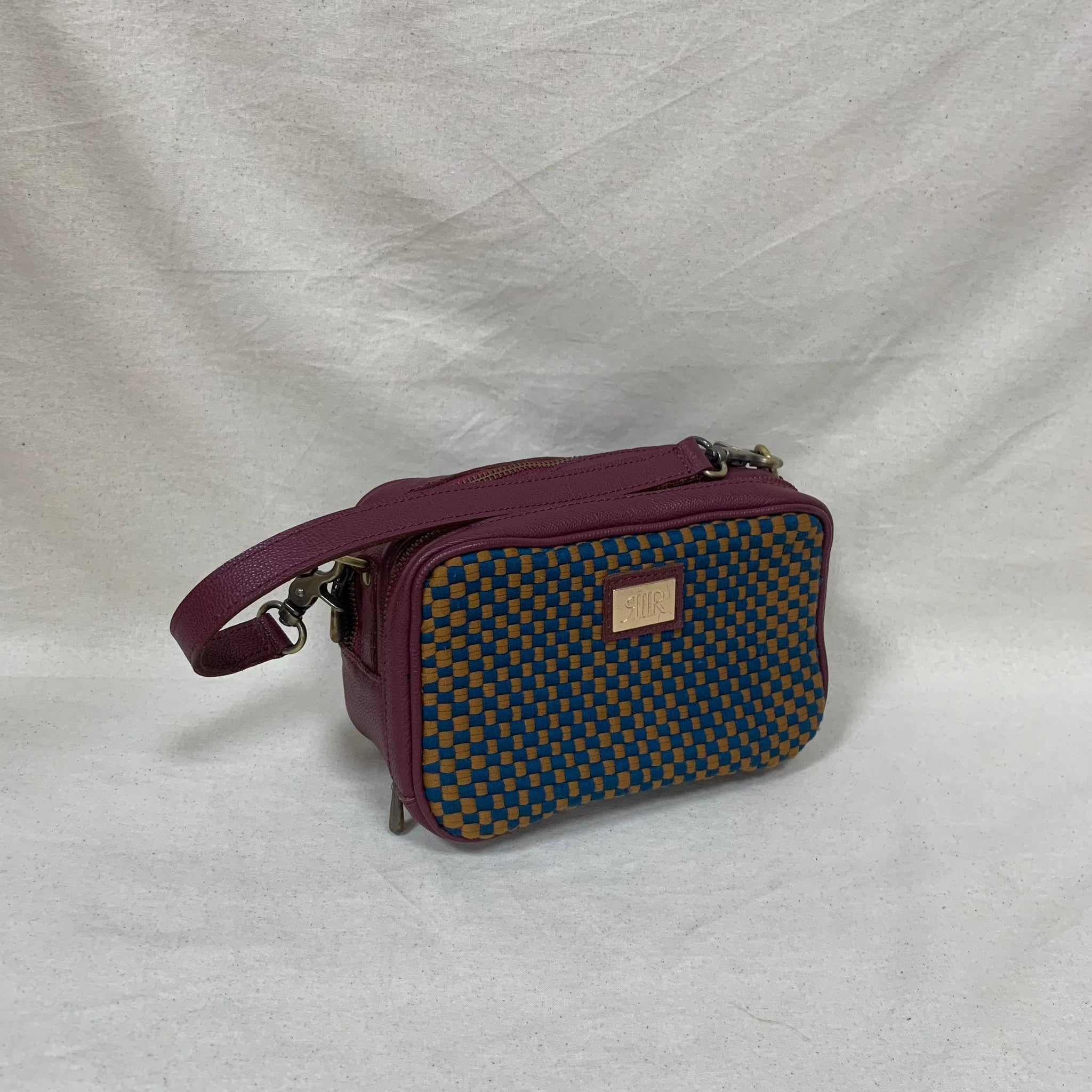 [SAMPLE] Bento with Piping Burgundy Fashion Rags2Riches